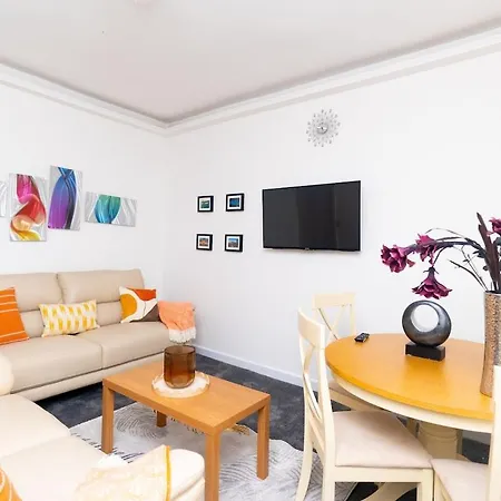 Apartment Clifton - Spacious Close To *