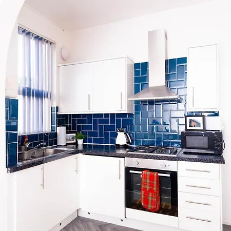 Clifton - Spacious Close To Apartment *