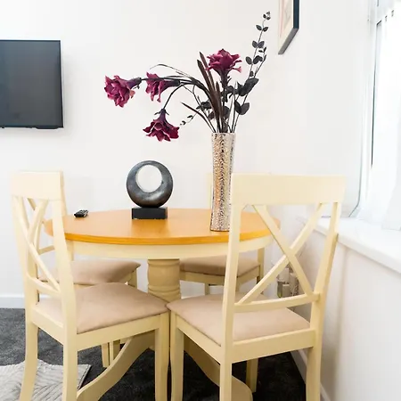 Apartment Clifton - Spacious Close To *